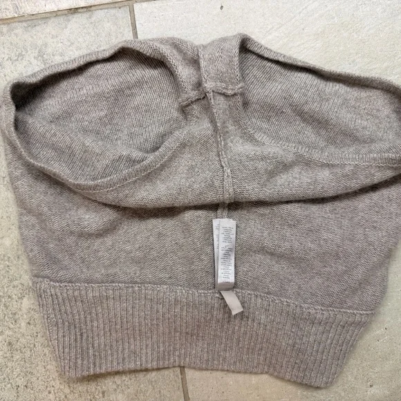 SKIMS WOOL CASHMERE
FOLDOVER HOT SHORT
| LINEN / S - Picture 5 of 6